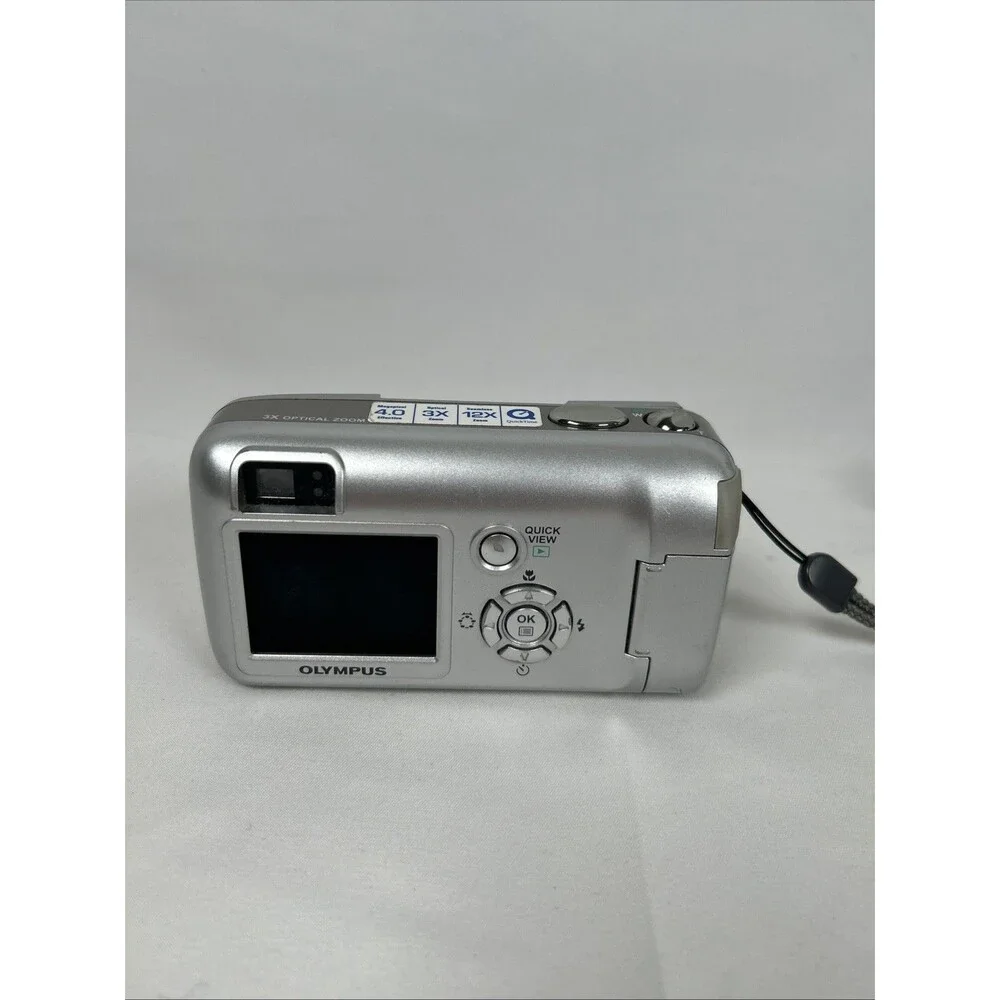 Olympus Camedia D-580 Silver Zoom 4.0MP Digital Camera w/ Memory Card WORKING